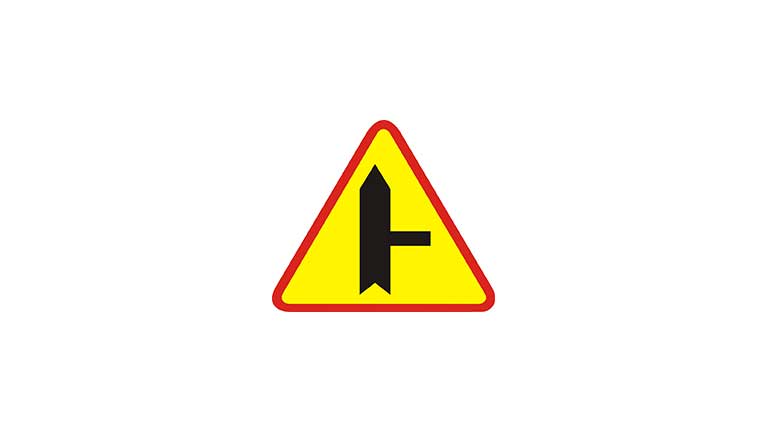 Znak A-6b. Skrzyżowanie z drogą podporządkowaną występującą po prawej stronie.