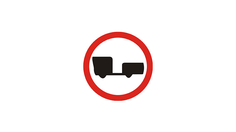 Znak B-7. Zakaz wjazdu pojazdów silnikowych z przyczepą