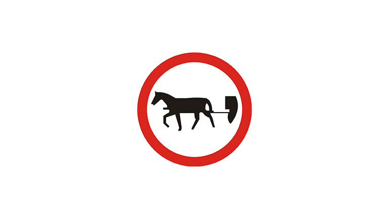 Znak B-8. Zakaz wjazdu pojazdów zaprzęgowych