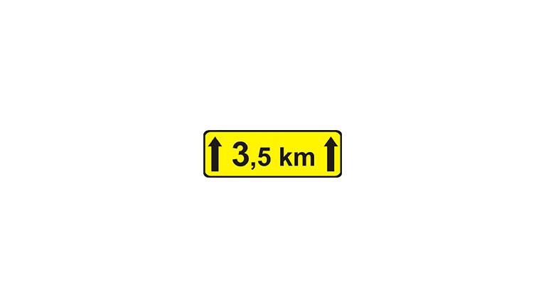 T-2. Tabliczka wskazująca długość odcinka drogi, na którym powtarza się lub występuje niebezpieczeństwo