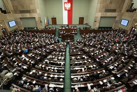 Nowe regulacje dla branży? Szkolenie online, egzaminy na kwalifikację i ograniczenia w szkoleniu praktycznym?